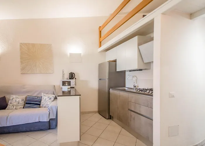 Апартаменты Guesthost - Sea View Apt, Pool & Parking! Porto Istana