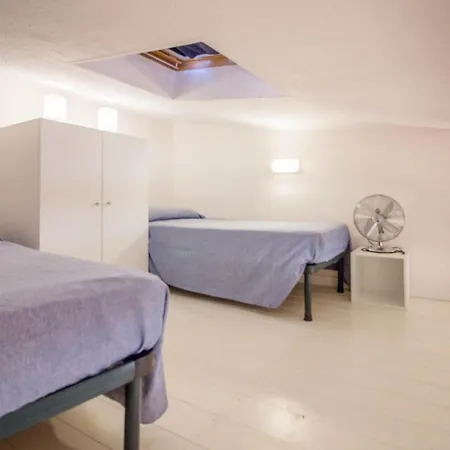 Guesthost - Sea View Apt, Pool & Parking! Porto Istana