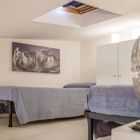 Guesthost - Sea View Apt, Pool & Parking! Διαμέρισμα *