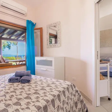 Διαμέρισμα Guesthost - Sea View Apt, Pool & Parking! *