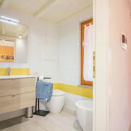 Διαμέρισμα Guesthost - Sea View Apt, Pool & Parking!