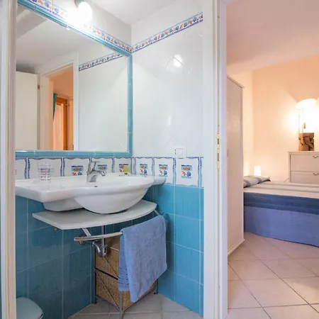 Guesthost - Sea View Apt, Pool & Parking! Διαμέρισμα Porto Istana