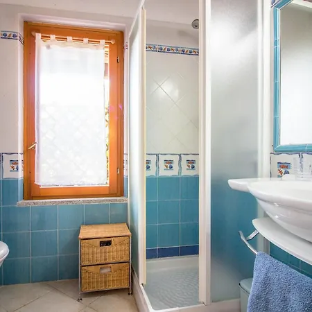 Guesthost - Sea View Apt, Pool & Parking! * Porto Istana