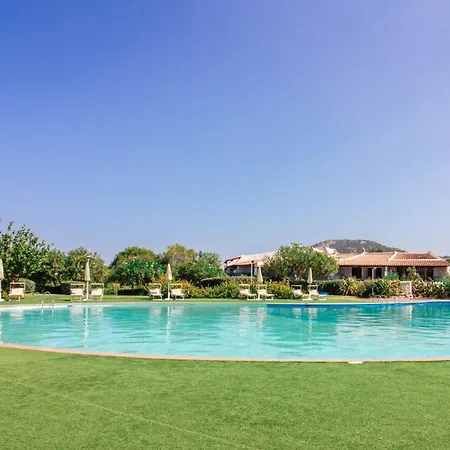 Guesthost - Sea View Apt, Pool & Parking! Διαμέρισμα *