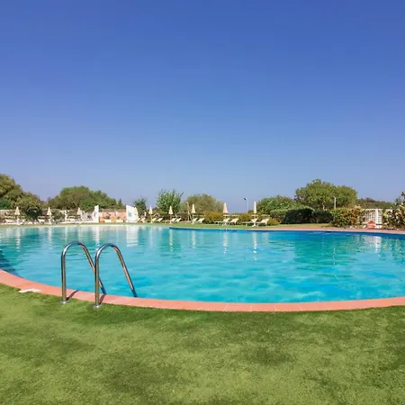 Guesthost - Sea View Apt, Pool & Parking! Διαμέρισμα
