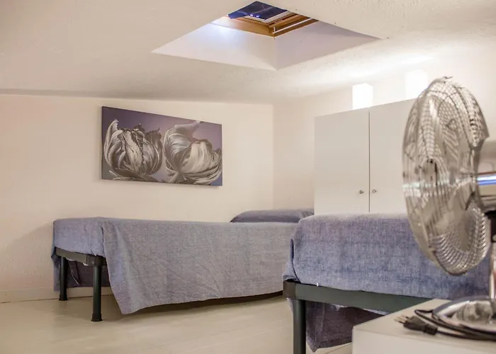 Guesthost - Sea View Apt, Pool & Parking! Apartman *