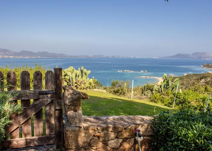 Guesthost - Sea View Apt, Pool & Parking! * Porto Istana