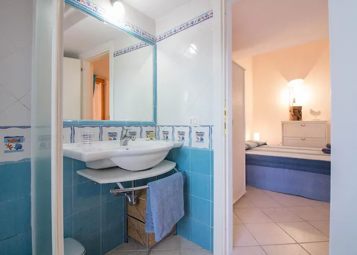 Guesthost - Sea View Apt, Pool & Parking! Apartman Porto Istana
