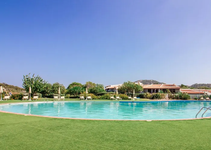 Guesthost - Sea View Apt, Pool & Parking! Apartman *